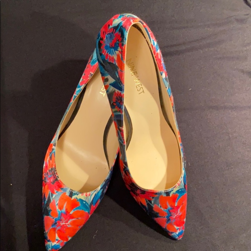 Nine West brightly floral pumps!